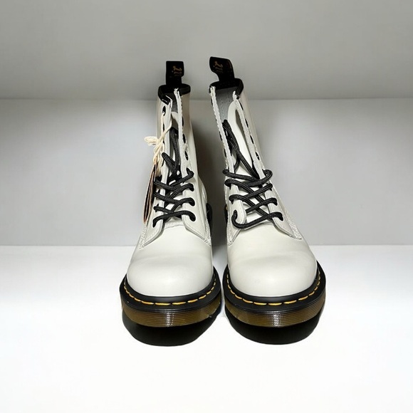 🌻NEW w/tags Dr. Martens White Combat Boots – Classic Doc Martens Style Size 6 - Picture 5 of 11